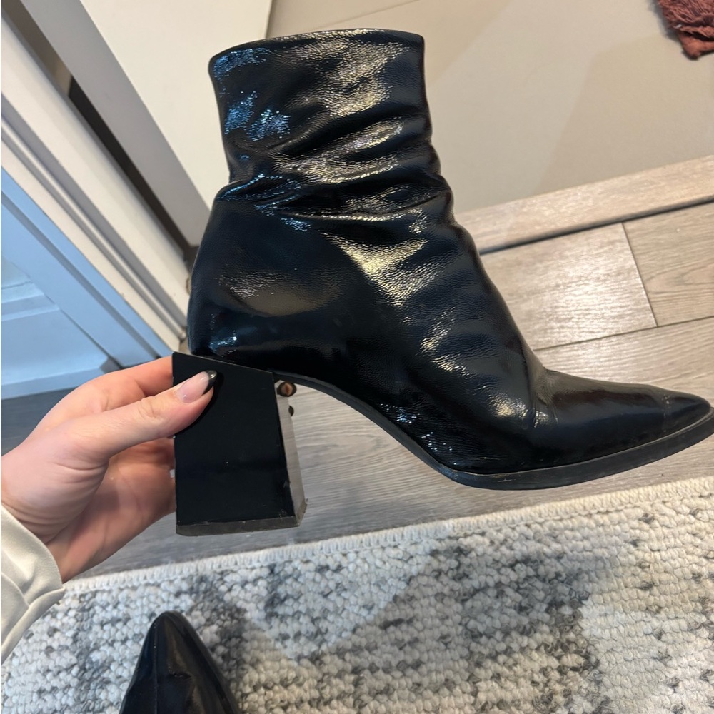 L'INTERVALLE Shiny Black Heeled Boots